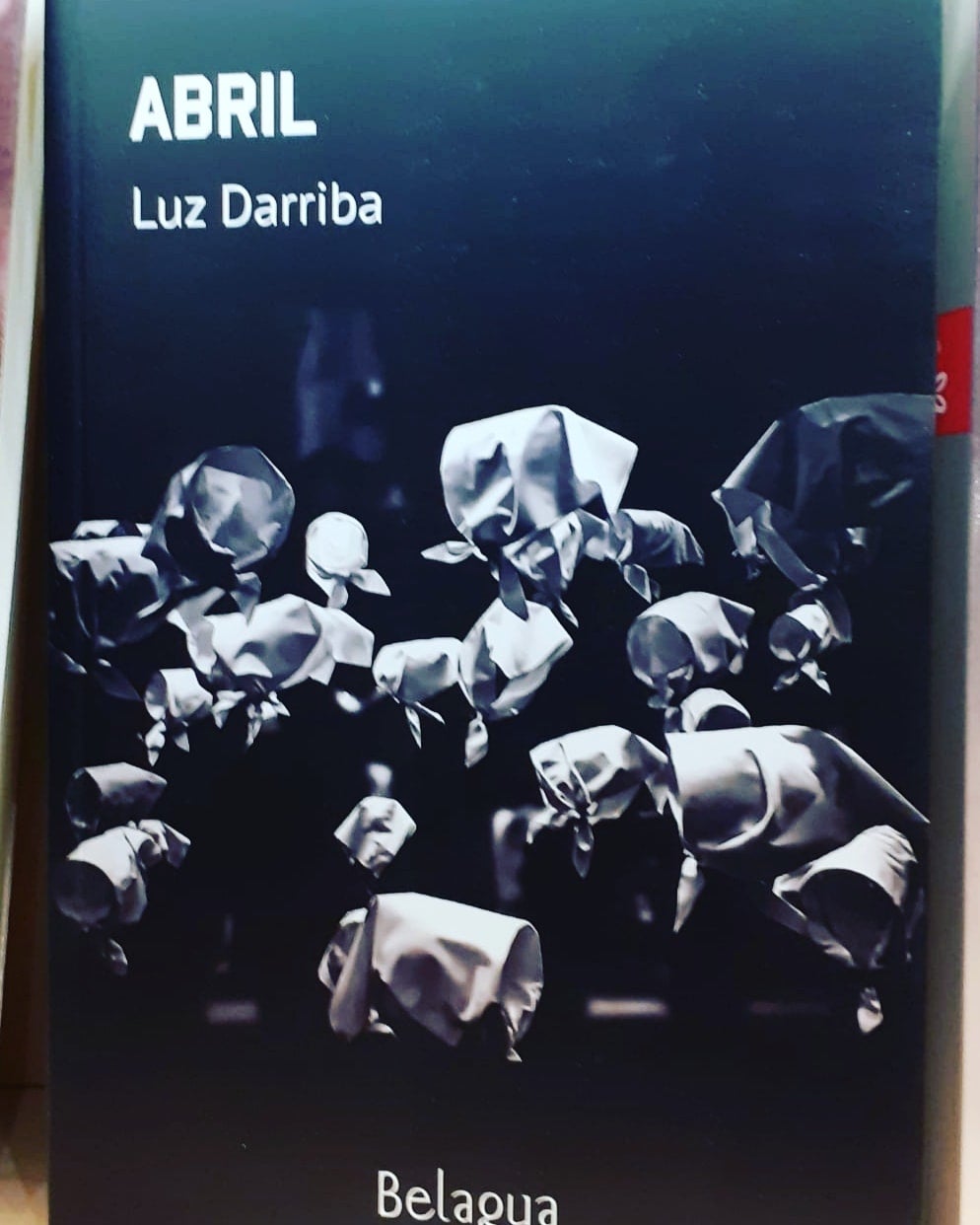 "Abril" la novela de Luz Darriba que teje entre Galicia y Argentina "Abril" la novela de Luz Darriba que teje entre Galicia y Argentina