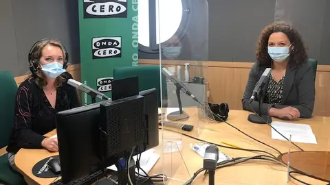 La presidenta del Consell de Mallorca, Catalina Cladera, en los estudios de Onda Cero Mallorca junto a la periodista Elka Dimitrova. Entrevistas