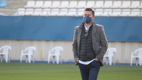 Pedro Reverte, director deportivo del UCAM Murcia CF, antes de un encuentro en el Artés Carrasco