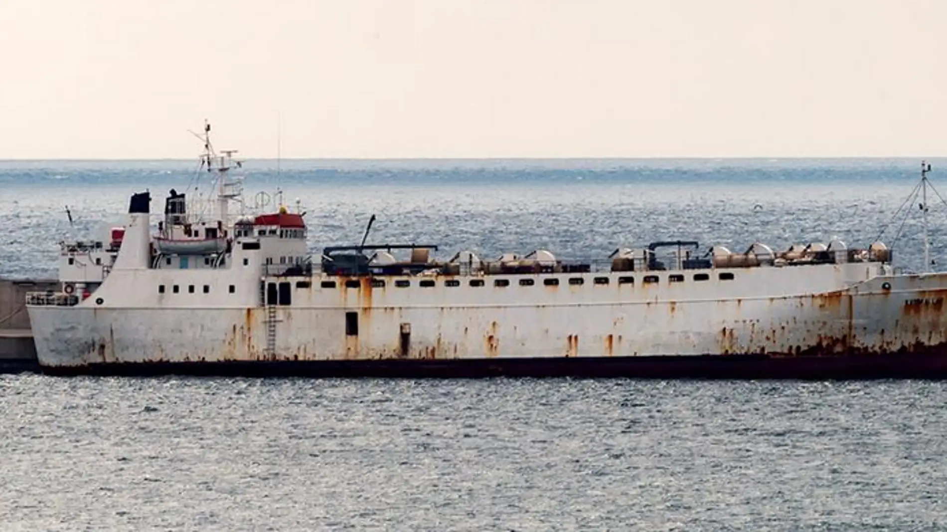 Buque Karim Allah atracado en puerto de Cartagena