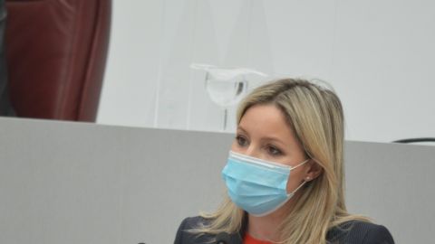 Martínez Vidal defiende su proyecto para un “Gobierno de la dignidad” y López Miras acusa Pedro Sánchez de "urdir" la moción de censura Martínez Vidal defiende su proyecto para un “Gobierno de la dignidad” y López Miras acusa Pedro Sánchez de "urdir" la moción de censura
