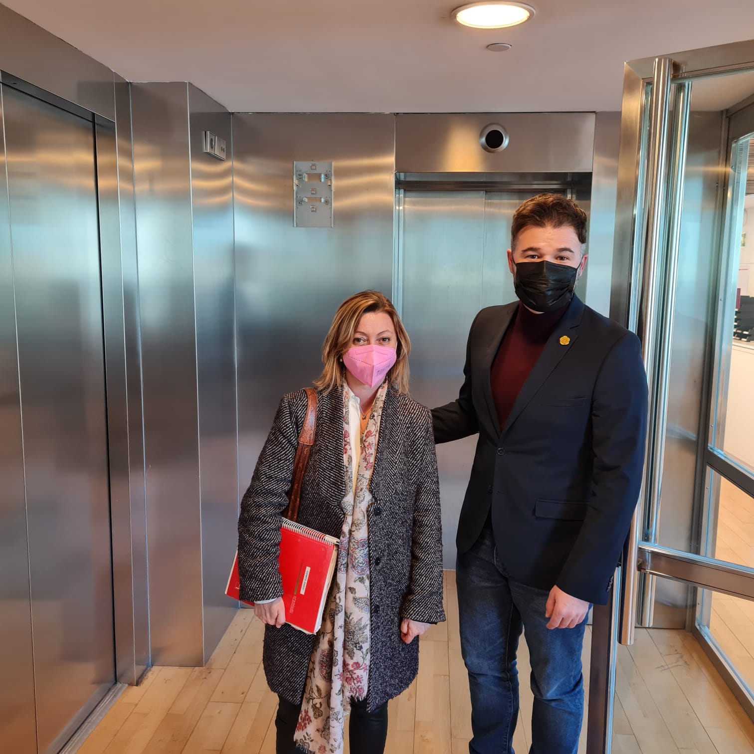 Los trabajadores de Ence trasladan su inquietud a los grupos políticos de ERC y Bildu Los trabajadores de Ence trasladan su inquietud a los grupos políticos de ERC y Bildu