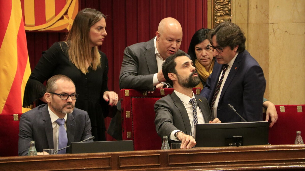 El TSJC admet a tràmit la querella de la Fiscalia contra Torrent i els membres independentistes de la mesa El TSJC admet a tràmit la querella de la Fiscalia contra Torrent i els membres independentistes de la mesa