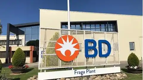 Entrada de la planta de Becton Dickinson en Fraga. Entrada de la planta de Becton Dickinson en Fraga.