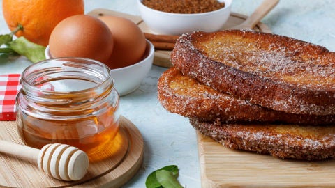 Una confiter&iacute;a de Sevilla reparte 3.000 torrijas al personal sanitario por su labor ante la pandemia del coronavirus