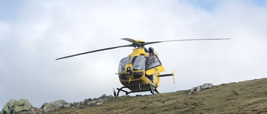 Emergencias asiste a una mujer lesionada durante una ruta en Sobrescobio Emergencias asiste a una mujer lesionada durante una ruta en Sobrescobio