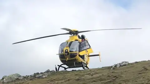 Imagen de archivo del helicóptero de Bomberos de Asturias Imagen de archivo del helicóptero de Bomberos de Asturias