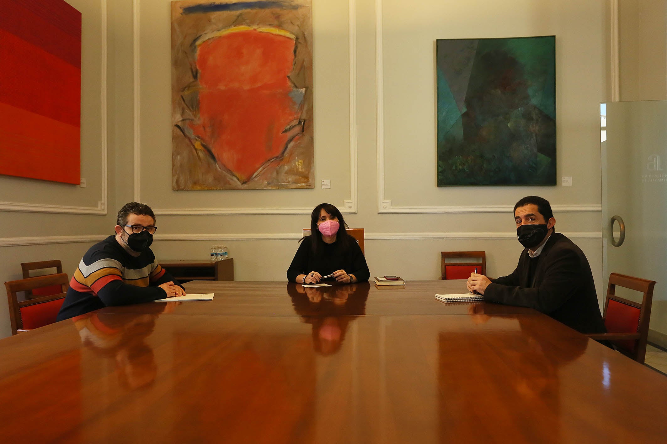 El área de Cultura de la Diputación compromete 370.000 euros para los artistas de Hogueras y Fallas El área de Cultura de la Diputación compromete 370.000 euros para los artistas de Hogueras y Fallas
