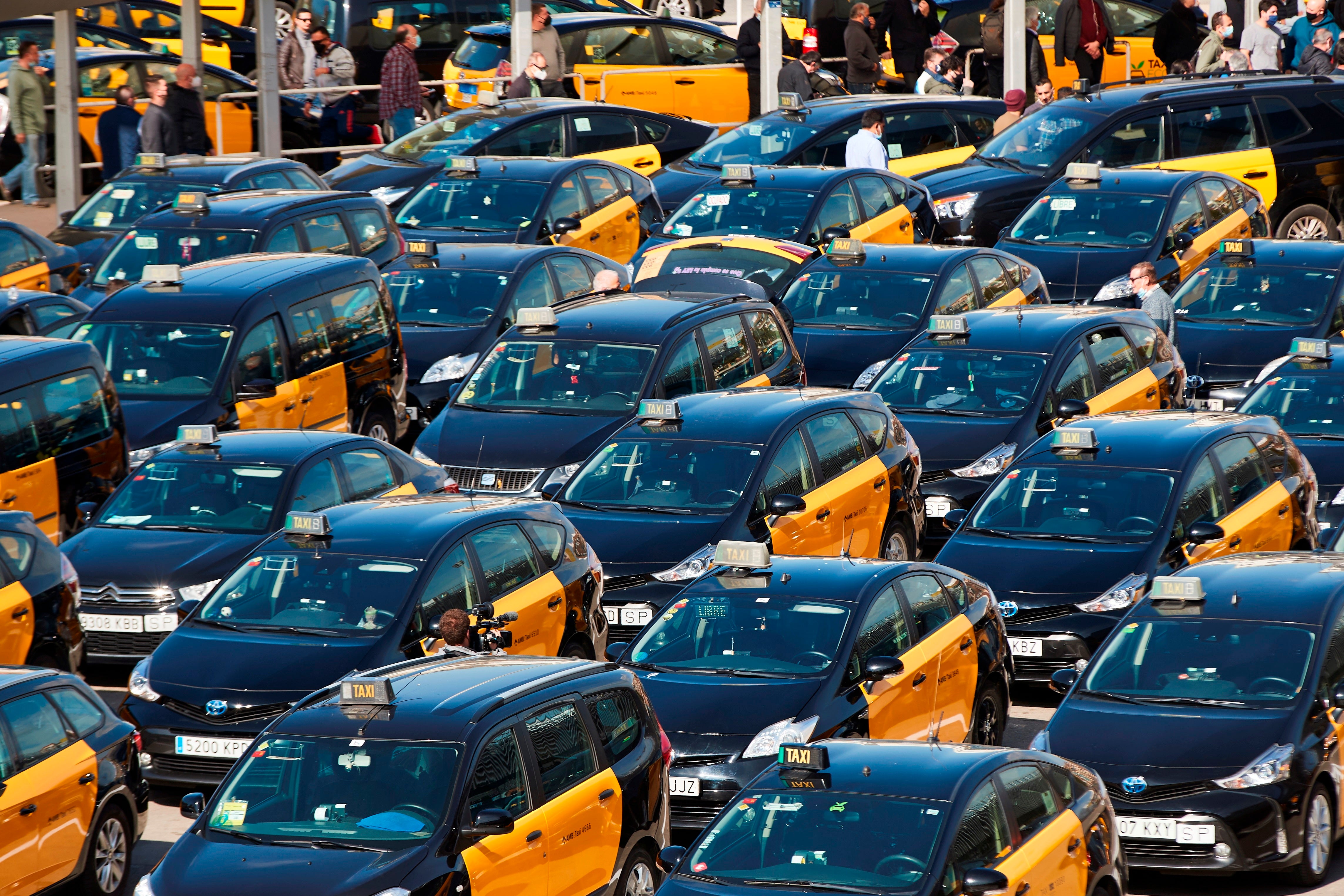 R.Alarcón: “Els taxistes que a dia d’avui treballin amb Uber s’exposen a un expedient sancionador” R.Alarcón: “Els taxistes que a dia d’avui treballin amb Uber s’exposen a un expedient sancionador”