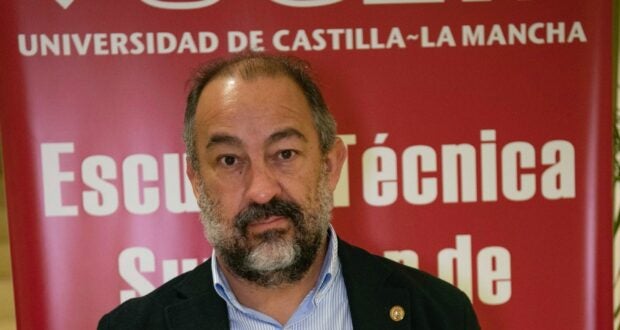Julián Garde será investido rector de la UCLM el día 26 de marzo en el Campus de Ciudad Real Julián Garde será investido rector de la UCLM el día 26 de marzo en el Campus de Ciudad Real