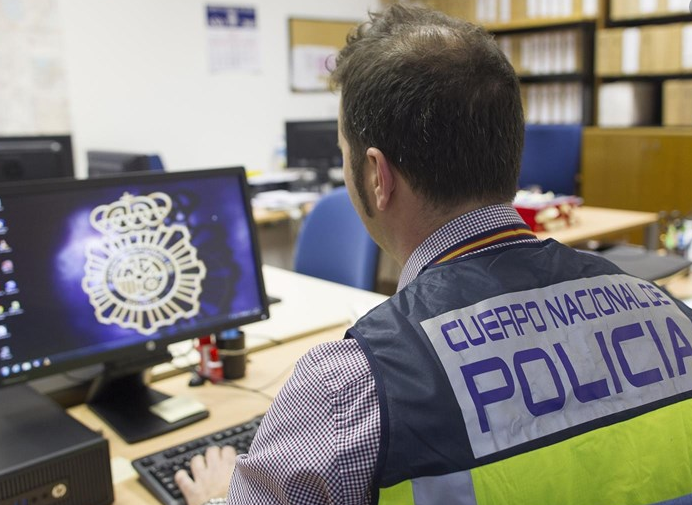 Detenido por grabar un vídeo de carácter sexual en una fiesta privada y difundirlo en una 'app' Detenido por grabar un vídeo de carácter sexual en una fiesta privada y difundirlo en una 'app'