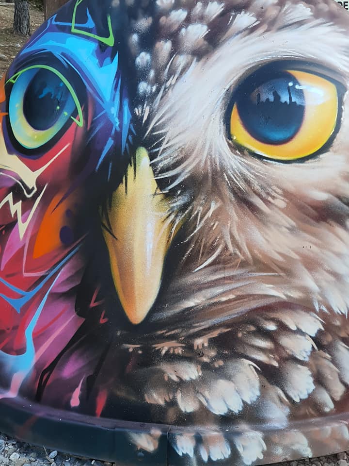 Así de bonitos han quedado los contenedores de vidrio, papel, plásticos y basura situados en El Recorral. Adaptación del arte en la naturaleza Así de bonitos han quedado los contenedores de vidrio, papel, plásticos y basura situados en El Recorral. Adaptación del arte en la naturaleza