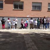 Una de las caceroladas en el Colegio