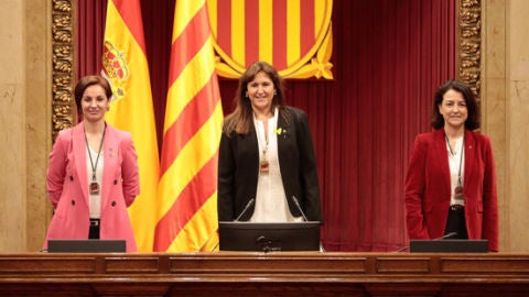 Laura Borràs, amb les vicepresidentes del Parlament Anna Caula i Eva Granados després de la constitució de la cambra. Laura Borràs, amb les vicepresidentes del Parlament Anna Caula i Eva Granados després de la constitució de la cambra.