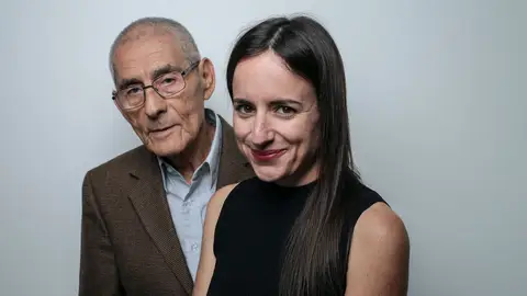 La directora de 'El agente topo', la chilena Maite Alberdi, ante el actor Sergio Chamy La directora de 'El agente topo', la chilena Maite Alberdi, ante el actor Sergio Chamy