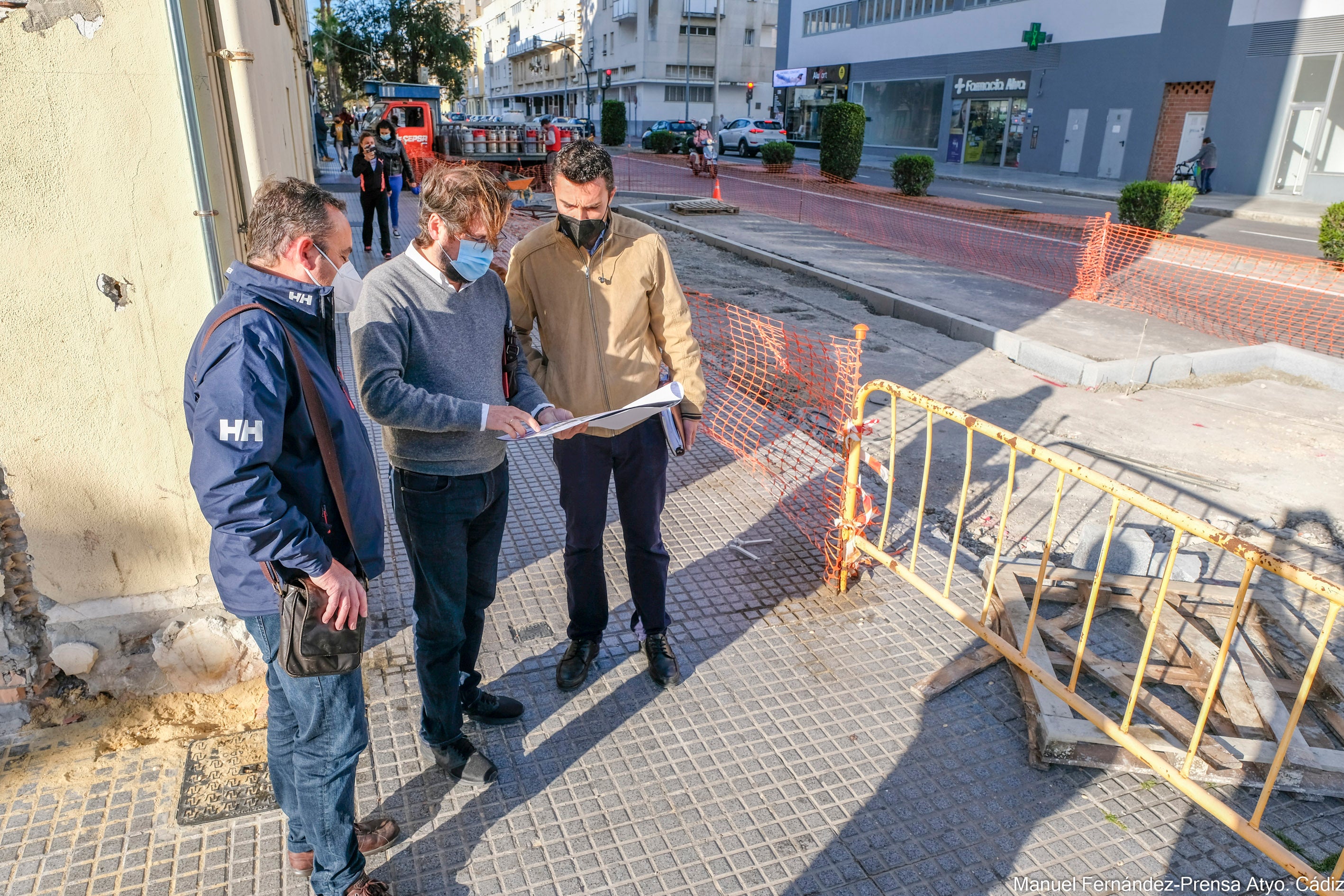 Continúan las obras del carril bici en la zona de la Barriada de La Paz Continúan las obras del carril bici en la zona de la Barriada de La Paz
