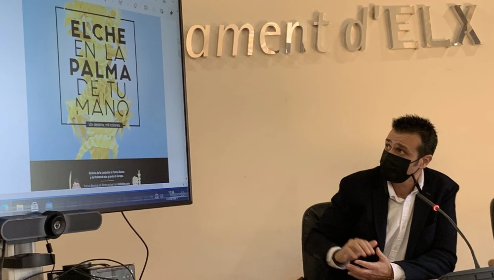 Carles Molina, concejal de Turismo de Elche, durante la presentación de la Web App para Domingo de Ramos de 2021.