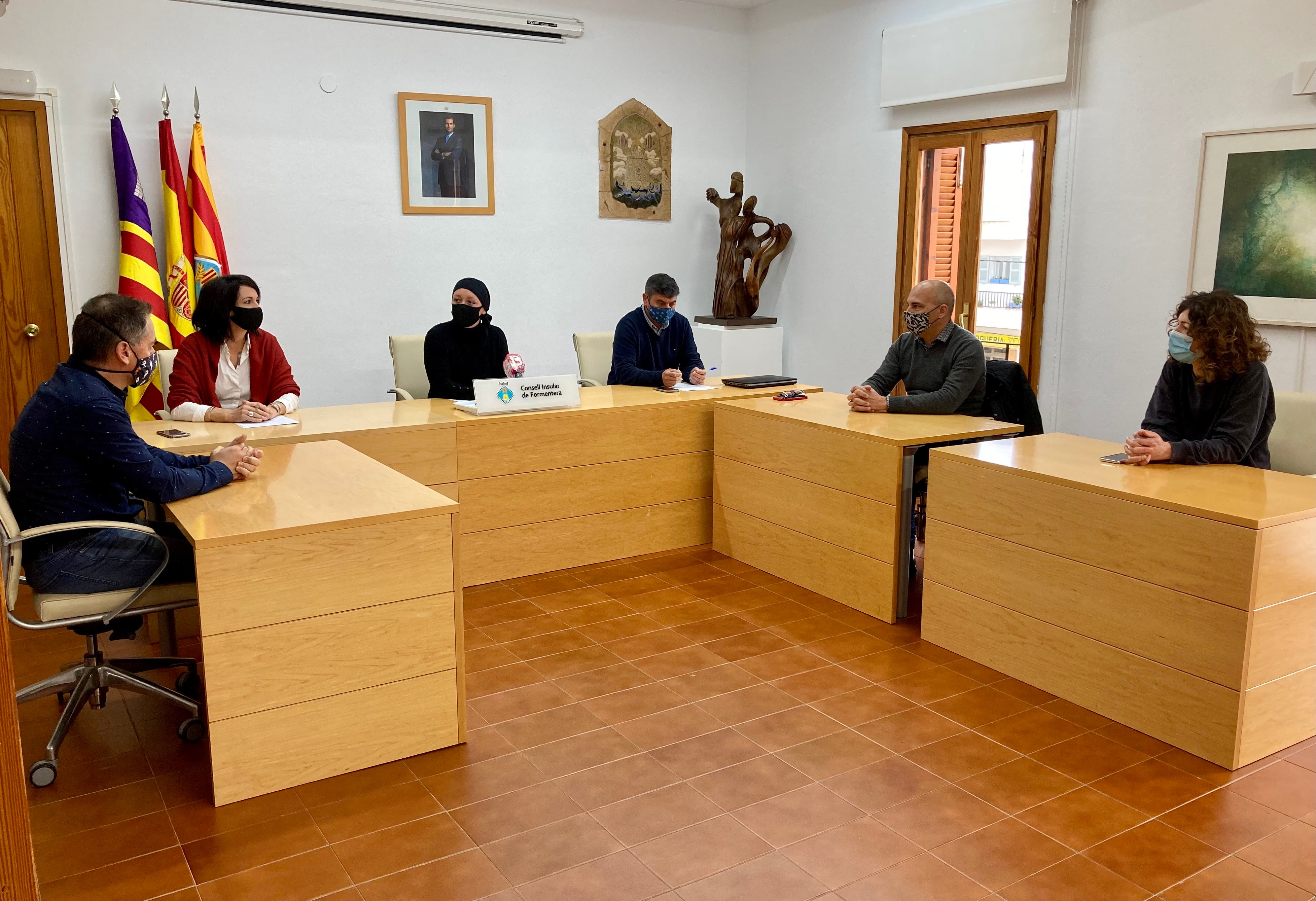 El Consell de Formentera abre la línea de ayudas de 630.000 euros para autónomos y pequeñas empresas El Consell de Formentera abre la línea de ayudas de 630.000 euros para autónomos y pequeñas empresas