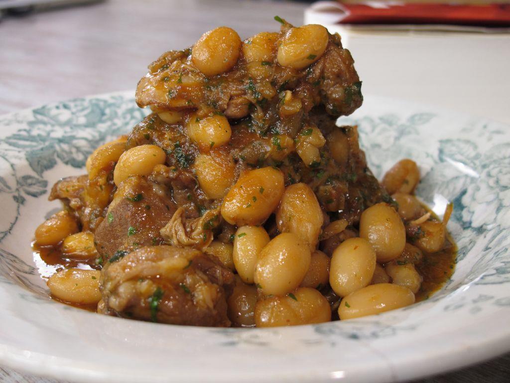 Robin Food prepara un sabroso y contundente plato de cordero con pochas Robin Food prepara un sabroso y contundente plato de cordero con pochas