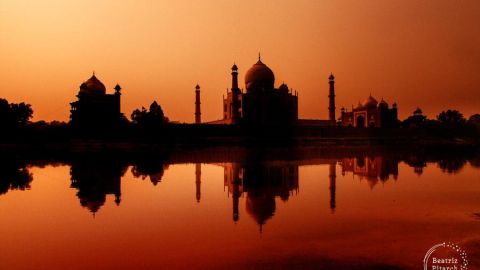 El Taj Mahal al amanecer
