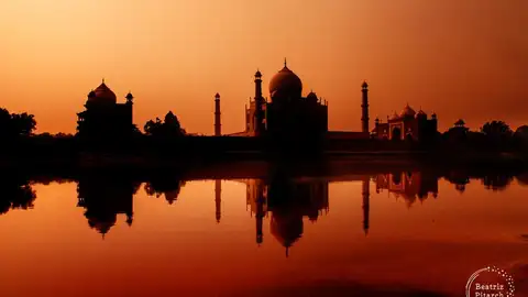 El Taj Mahal al amanecer El Taj Mahal al amanecer