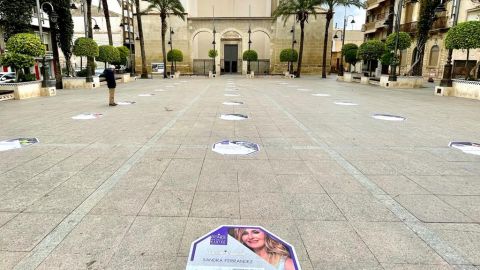 Exposici&oacute;n 'Las mujeres que dejan rastro' en la Plaza de la Constituci&oacute;n de Crevillent.