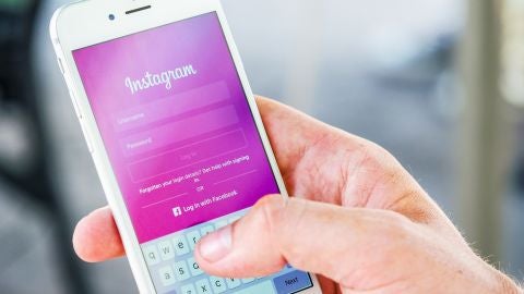 Aplicaci&oacute;n de Instagram en pantalla de inicio de sesi&oacute;n