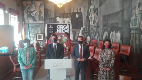 Las autoridades han presentado en la Diputación el nuevo servicio del contenedor marrón Las autoridades han presentado en la Diputación el nuevo servicio del contenedor marrón