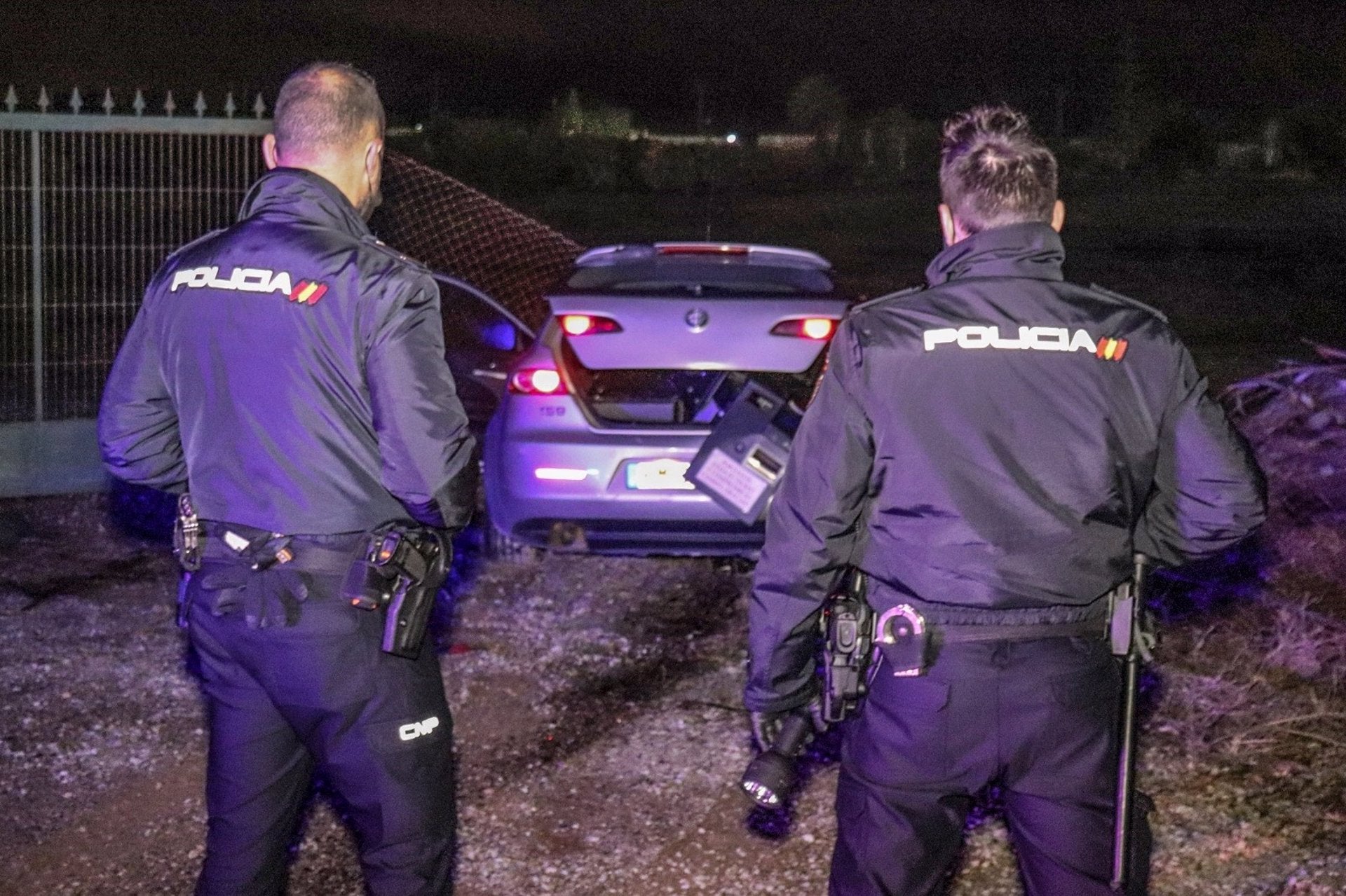 La Policía Nacional detiene a cuatro hombres tras robar en una panadería de Elche y después de una persecución por la ciudad La Policía Nacional detiene a cuatro hombres tras robar en una panadería de Elche y después de una persecución por la ciudad