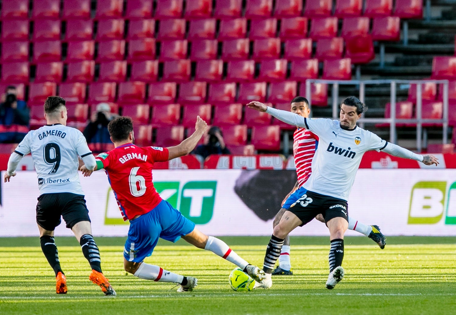 El Granada CF cae en Valencia y centra sus miras en la UEFA. Onda Deportiva Granada 22/03/2021 El Granada CF cae en Valencia y centra sus miras en la UEFA. Onda Deportiva Granada 22/03/2021