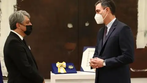 Luca de Meo, CEO del Grupo Renault, recibe la Gran Cruz de la Orden de Isabel la Católica Renault