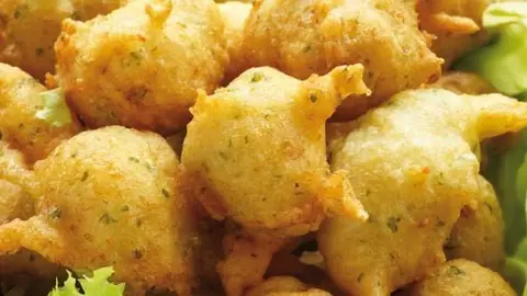 Tony Pérez. Crítico gastronómico. Los buñuelos de bacalao son la croqueta de la Semana Santa buñuelos