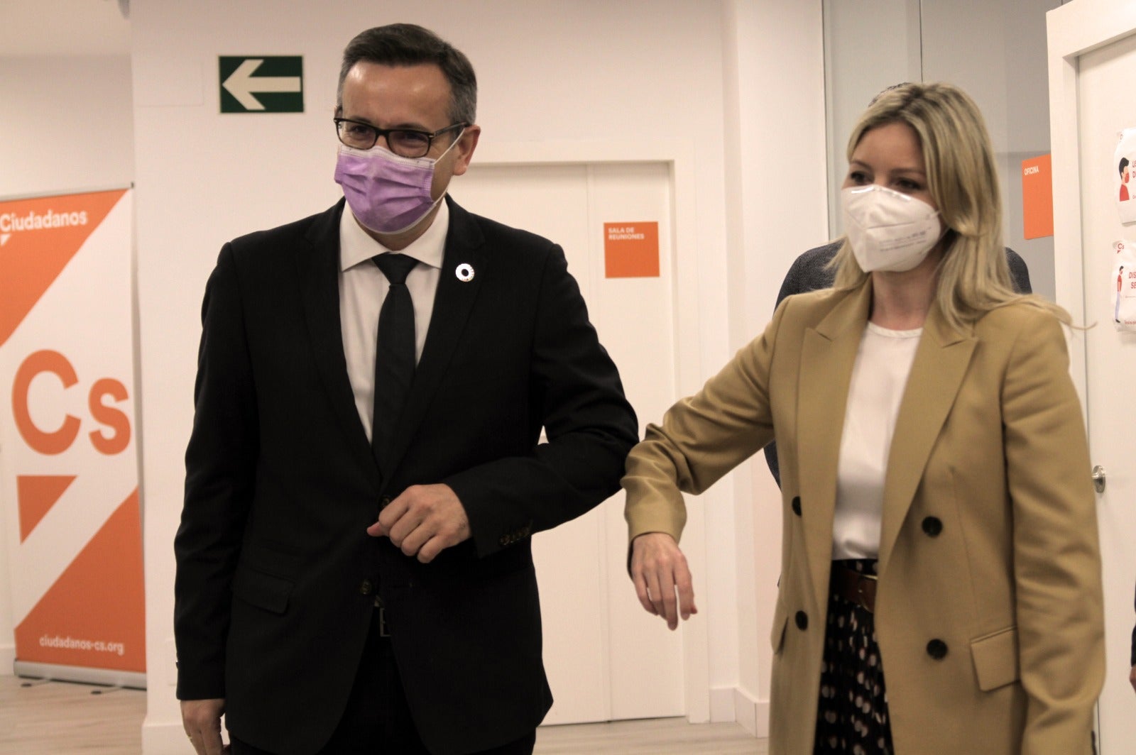 PSOE y Ciudadanos reiteran que el Alcalde de Murcia, si prospera la moción de censura, será el socialista José Antonio Serrano hasta final de legislatura PSOE y Ciudadanos reiteran que el Alcalde de Murcia, si prospera la moción de censura, será el socialista José Antonio Serrano hasta final de legislatura