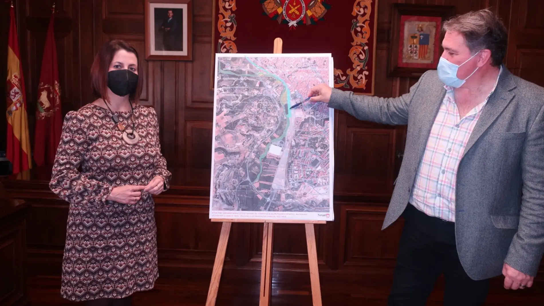 Emma Buj y Juan Carlos Cruzado explican su propuesta de estación intermodal