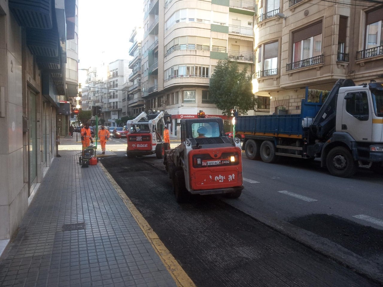 El plan de asfaltado del Ayuntamiento de Elche llega al centro de la ciudad El plan de asfaltado del Ayuntamiento de Elche llega al centro de la ciudad