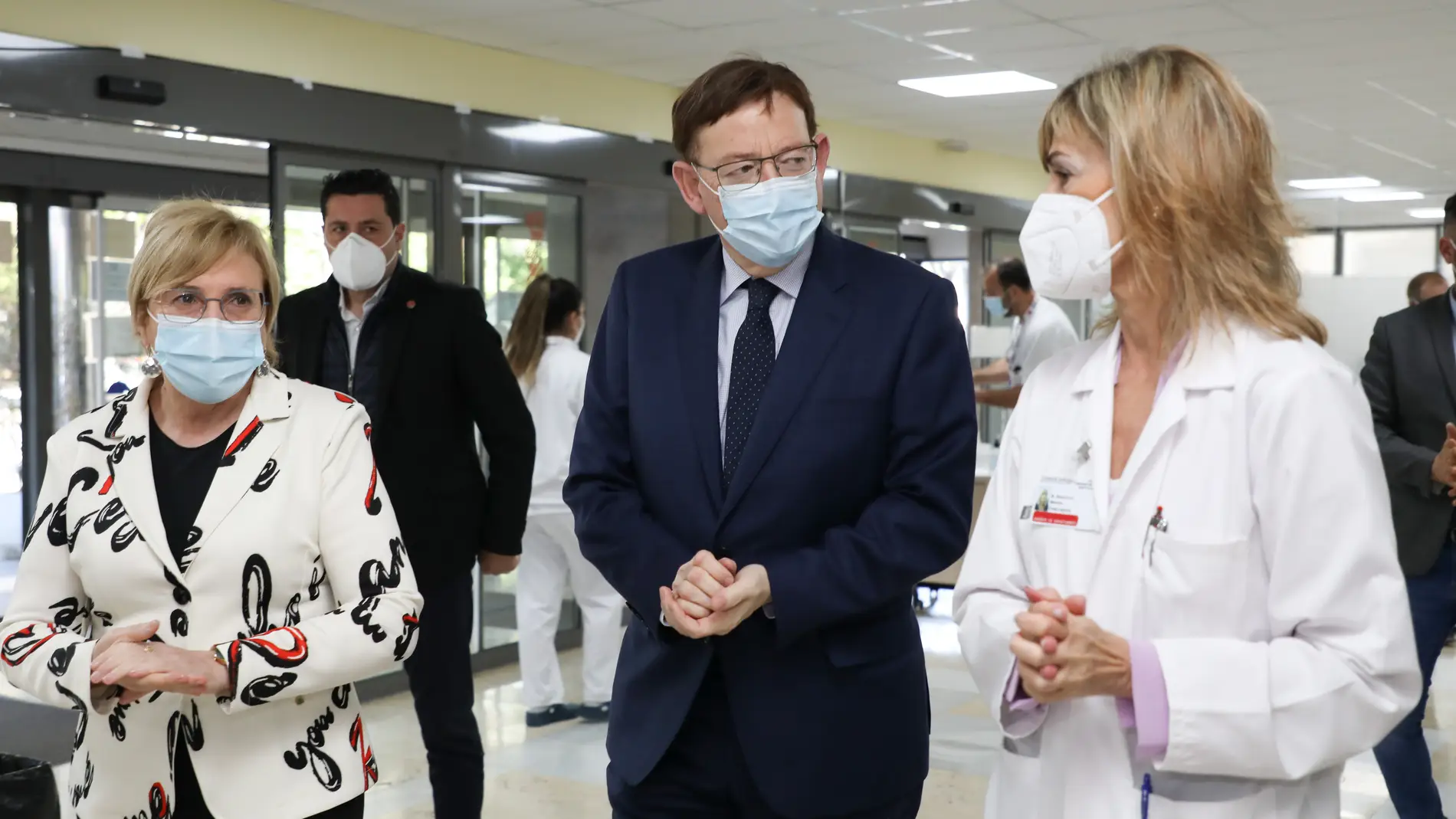 La consellera Ana Barceló, el presidente Ximo Puig y la Gerente del Hospital, Beatriz Massa