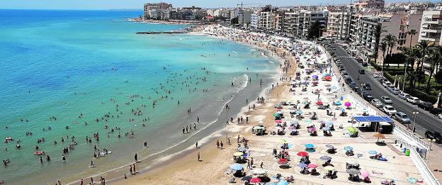 El dispositivo contará con unos 25 socorristas que ofrecerán sus servicios en la playa de La Mata, Los Locos, El Cura y Los Náufragos, en horario ininterrumpido de 11:00 a 19:00 horas El dispositivo contará con unos 25 socorristas que ofrecerán sus servicios en la playa de La Mata, Los Locos, El Cura y Los Náufragos, en horario ininterrumpido de 11:00 a 19:00 horas