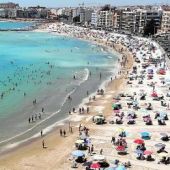 El dispositivo contará con unos 25 socorristas que ofrecerán sus servicios en la playa de La Mata, Los Locos, El Cura y Los Náufragos, en horario ininterrumpido de 11:00 a 19:00 horas 