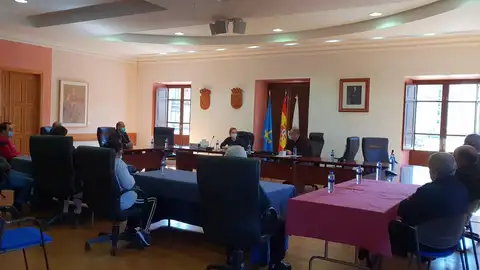 Vegadeo busca la unión de Aytos. para una “mejor planificación” de los eólicos.. Vegadeo busca la unión de Aytos. para una “mejor planificación” de los eólicos..
