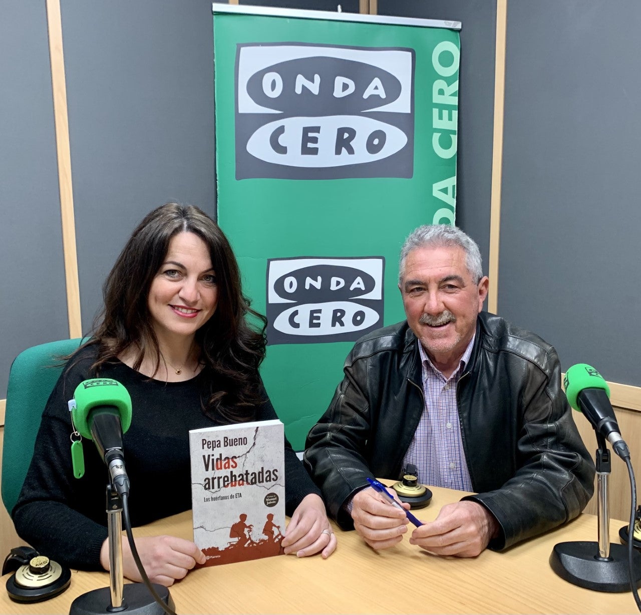 En Más de uno Alicante contamos la otra historia de los huérfanos de ETA, plasmada por Pepa Bueno en su libro 'Vidas arrebatadas' En Más de uno Alicante contamos la otra historia de los huérfanos de ETA, plasmada por Pepa Bueno en su libro 'Vidas arrebatadas'