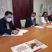 Cruz Roja formará a trabajadores de Emsisa para mejorar la ayuda a domicilio