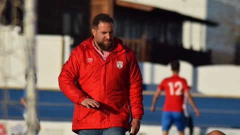 Javi Motos, entrenador del Mar Menor, en un partido de su equipo