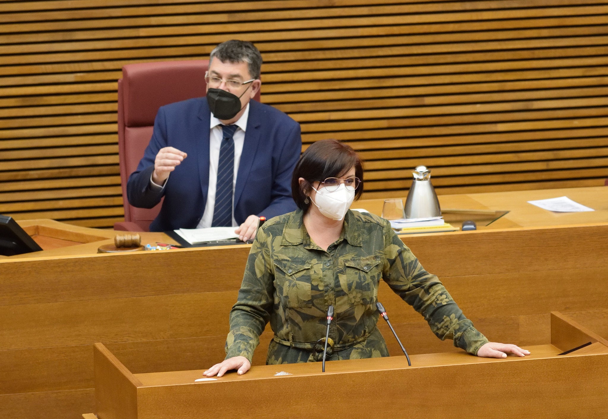 Bronca en Les Corts con insultos y descalificaciones en el debate de la ley de Función Pública a cuenta del valenciano Bronca en Les Corts con insultos y descalificaciones en el debate de la ley de Función Pública a cuenta del valenciano