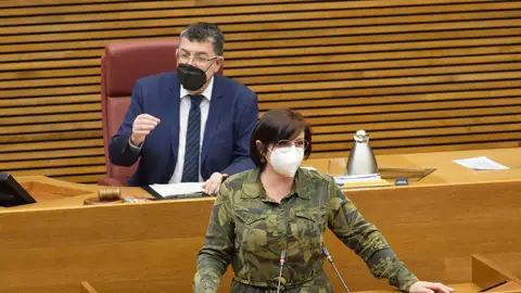 Estefanía Blanes y Enric Morera pleno Corts Estefanía Blanes y Enric Morera pleno Corts