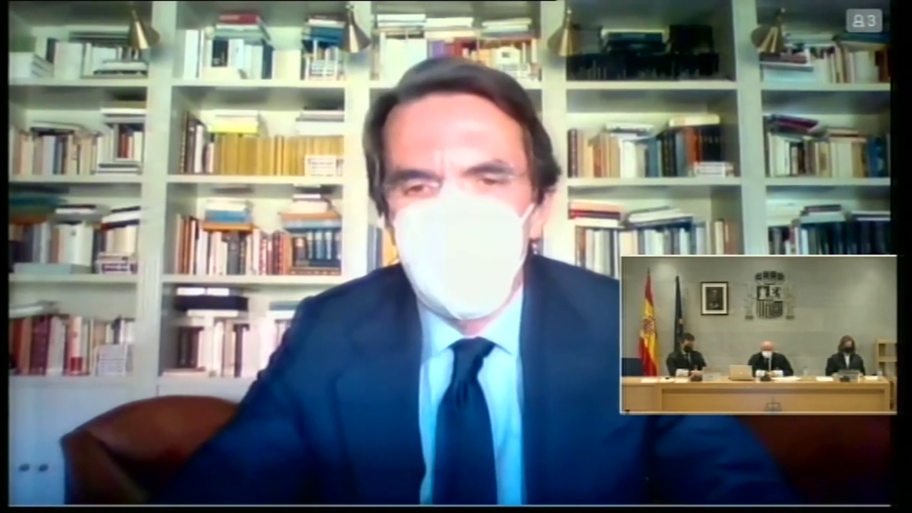 Persona física y un señor de Murcia: Aznar se pone mascarilla para estar en casa Persona física y un señor de Murcia: Aznar se pone mascarilla para estar en casa