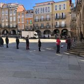 O Psoe esixe a Jácome que poña fin ás colas permanentes nos servizos públicos