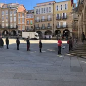 O Psoe esixe a Jácome que poña fin ás colas permanentes nos servizos públicos O Psoe esixe a Jácome que poña fin ás colas permanentes nos servizos públicos
