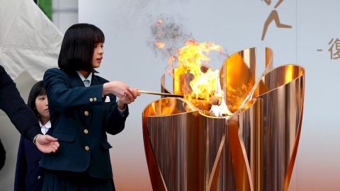 Con un año de retraso la antorcha olímpica inicia su recorrido por Japón
