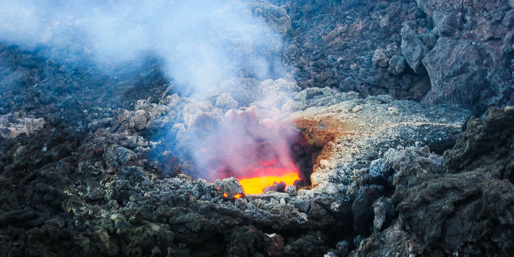 Brújula de la Ciencia: ¿Se puede prevenir la erupción de un volcán? episode artwork