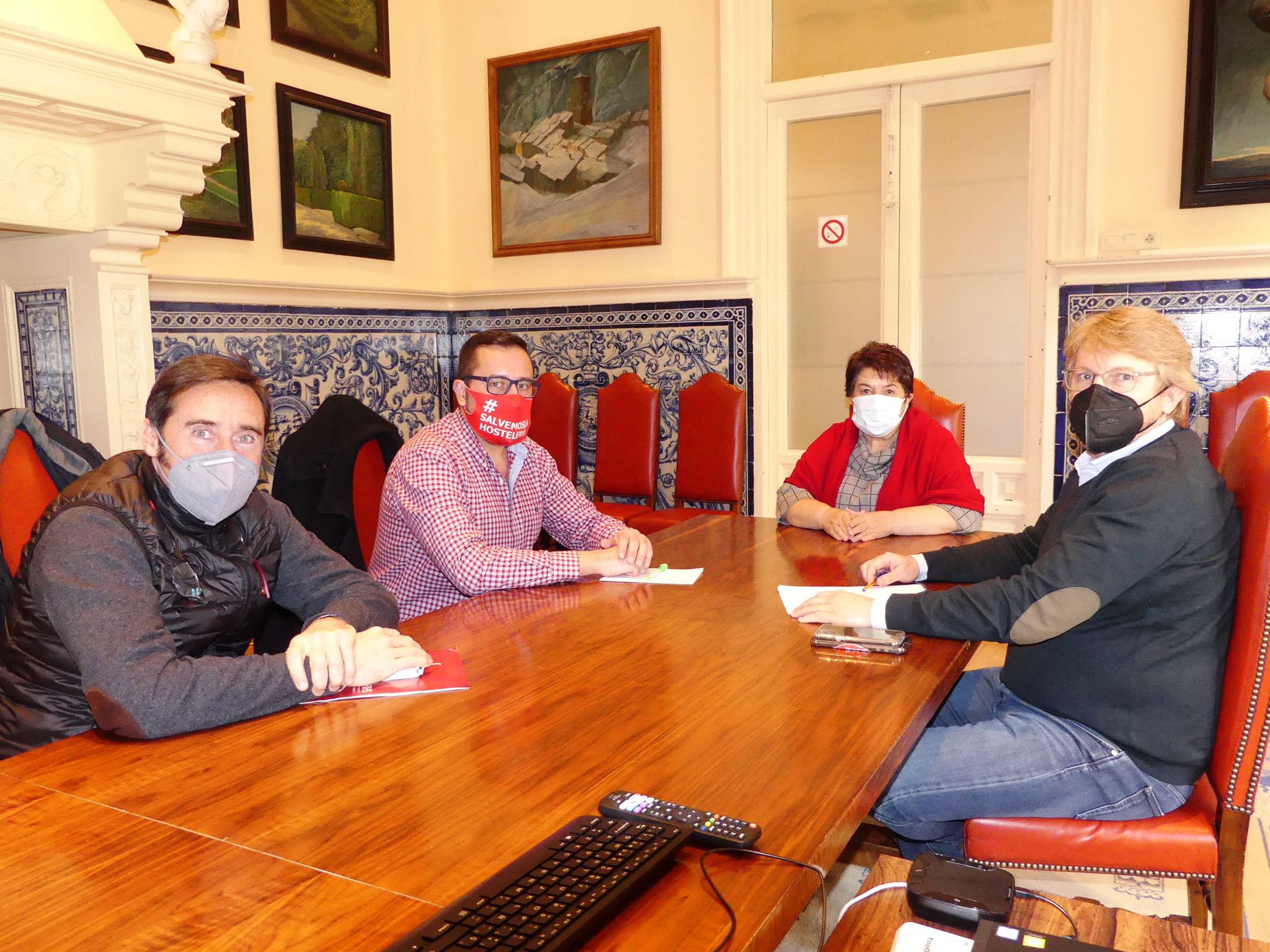 Hotuse-AIHS celebran la llegada de los bonos del Ayuntamiento Hotuse-AIHS celebran la llegada de los bonos del Ayuntamiento